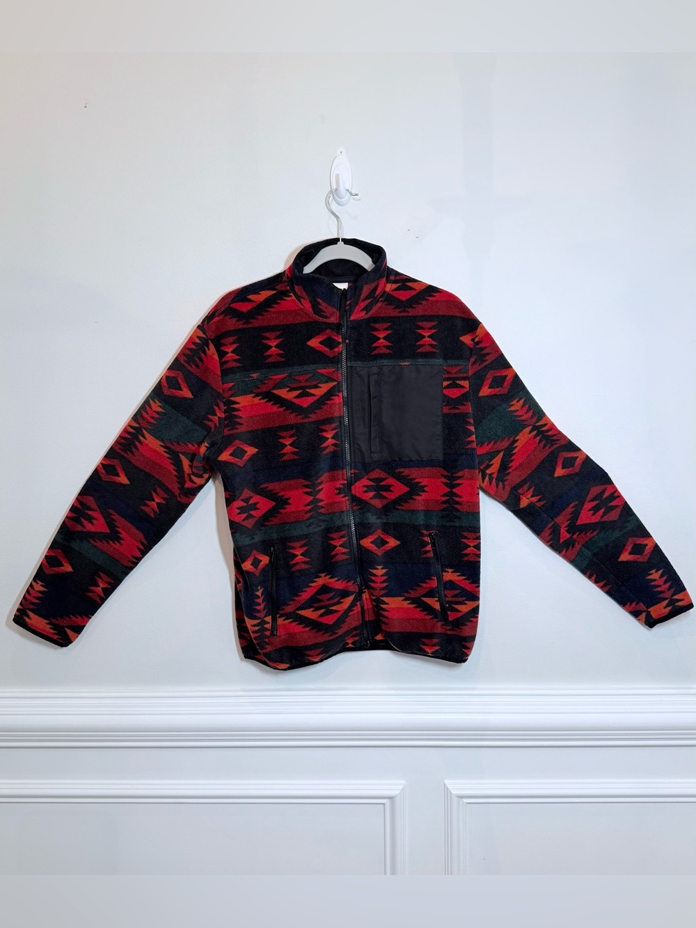 H&M Men’s Aztec Southwestern Geometric Fleece Full Zip Jacket in Red, Black Sz S